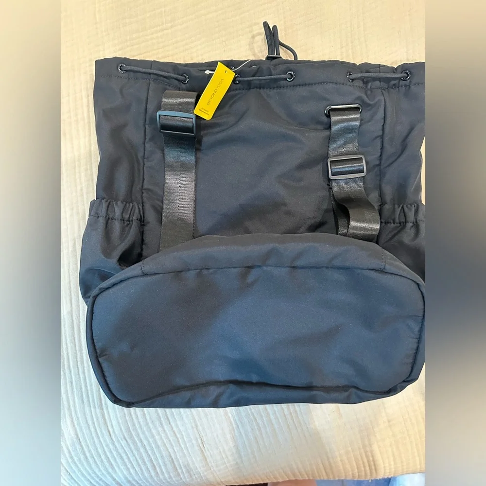NWT Beyond Yoga Convertible Gym Bag - Picture 2 of 5